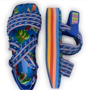 NWT Farm Rio Blue Macaw sandals platform summer colorful strappy velcro 8 new